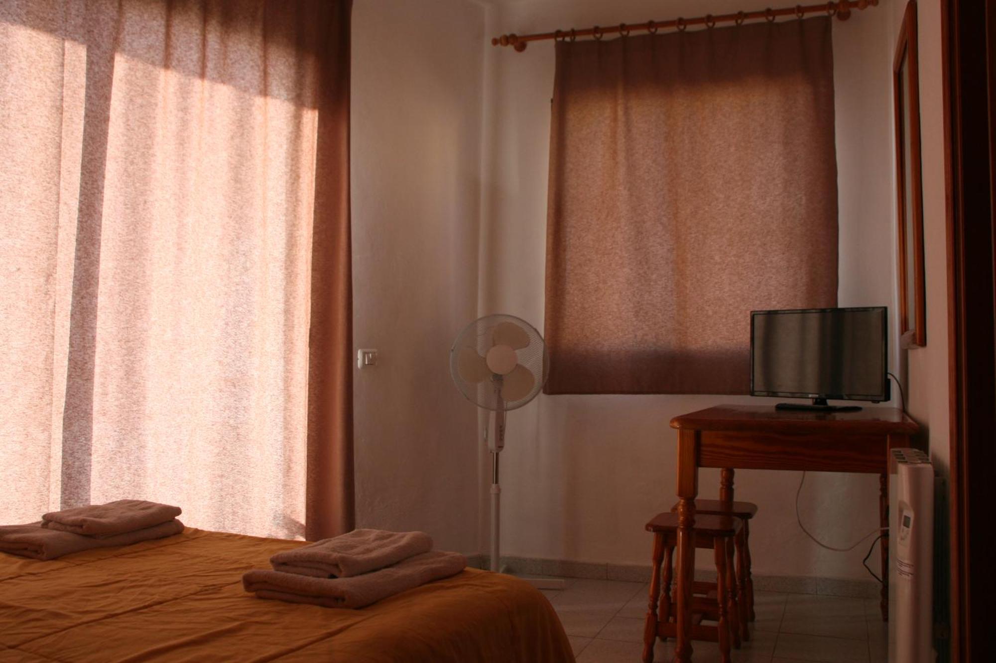 La Palma Hostel By Pension Central Фуенкалиенте де ла Палма Стая снимка